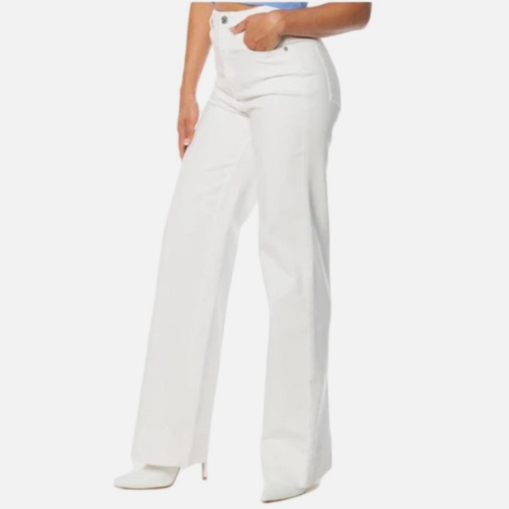 Juicy Couture Wide Leg Jeans in White. Size 29 NWT